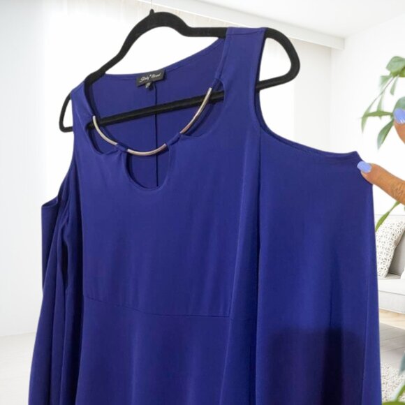 Navy Cold Shoulder Blouse – Size Medium – Metallic Neckline Detail, Flowy Sleeve - Picture 6 of 12